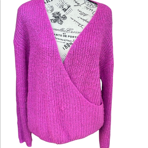 Forever 21 Sweaters - Forever 21 Hot Pink Fuschia Crossover Low V Neck Chunky Knit Sweater